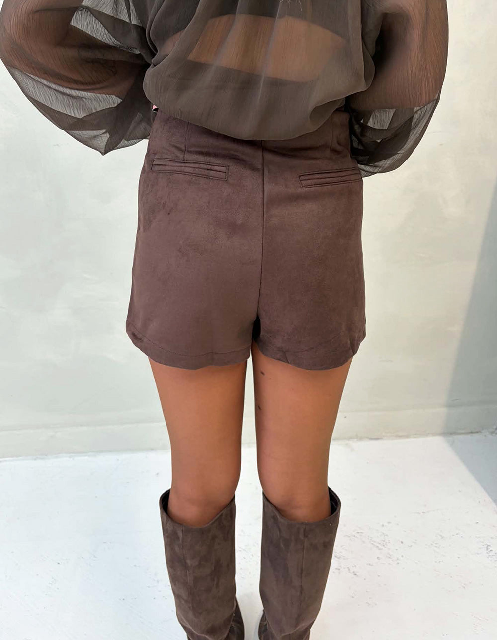 SUEDE SKORT IN CHOCOLATE