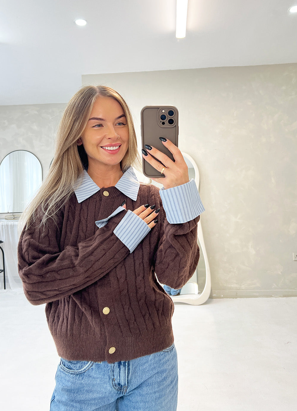 CABLE KNIT CREW NECK CARDIGAN IN CHOCOLATE