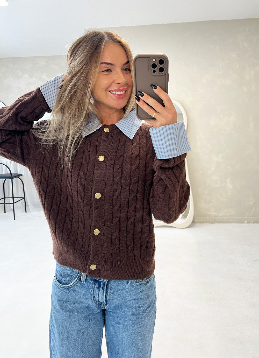 CABLE KNIT CREW NECK CARDIGAN IN CHOCOLATE