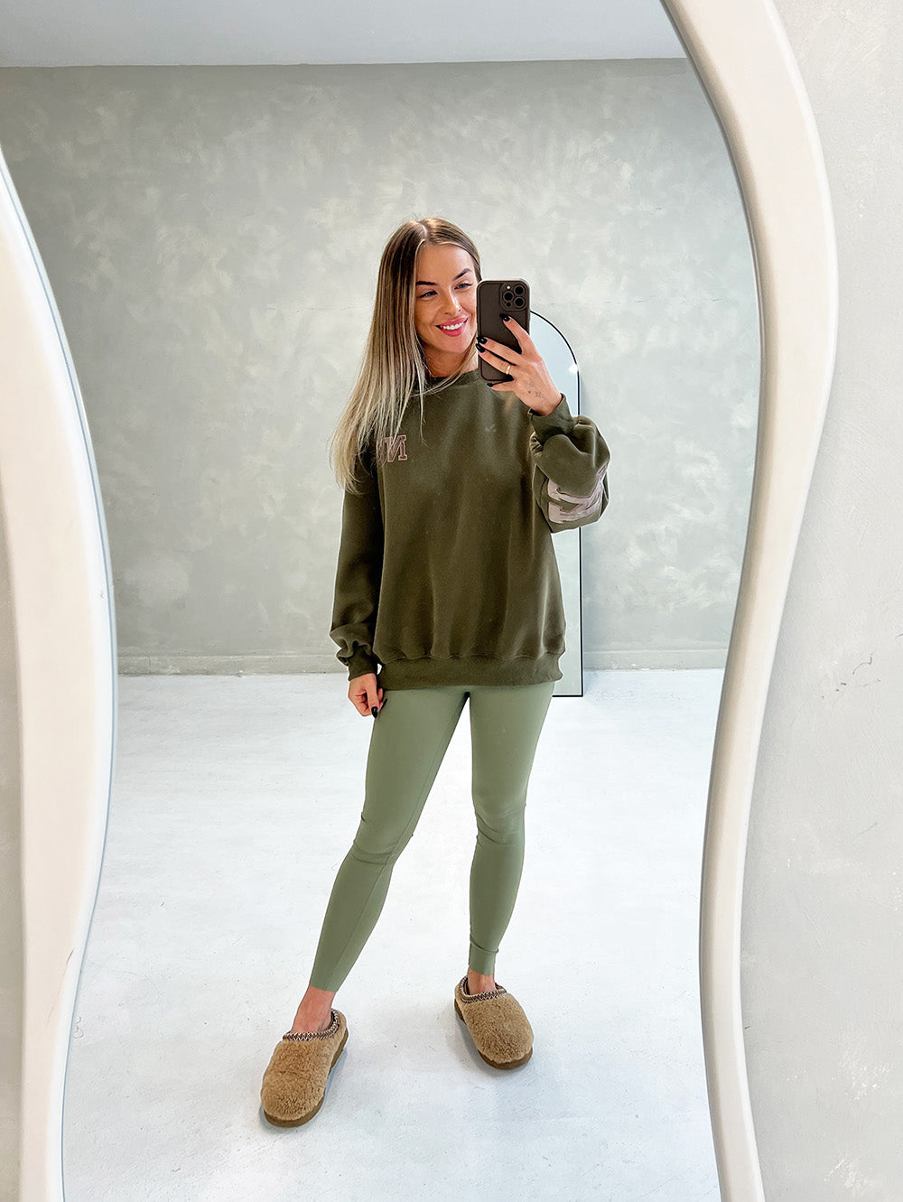 KHAKI NEW YORK EMBOSED SWEATSHIRT