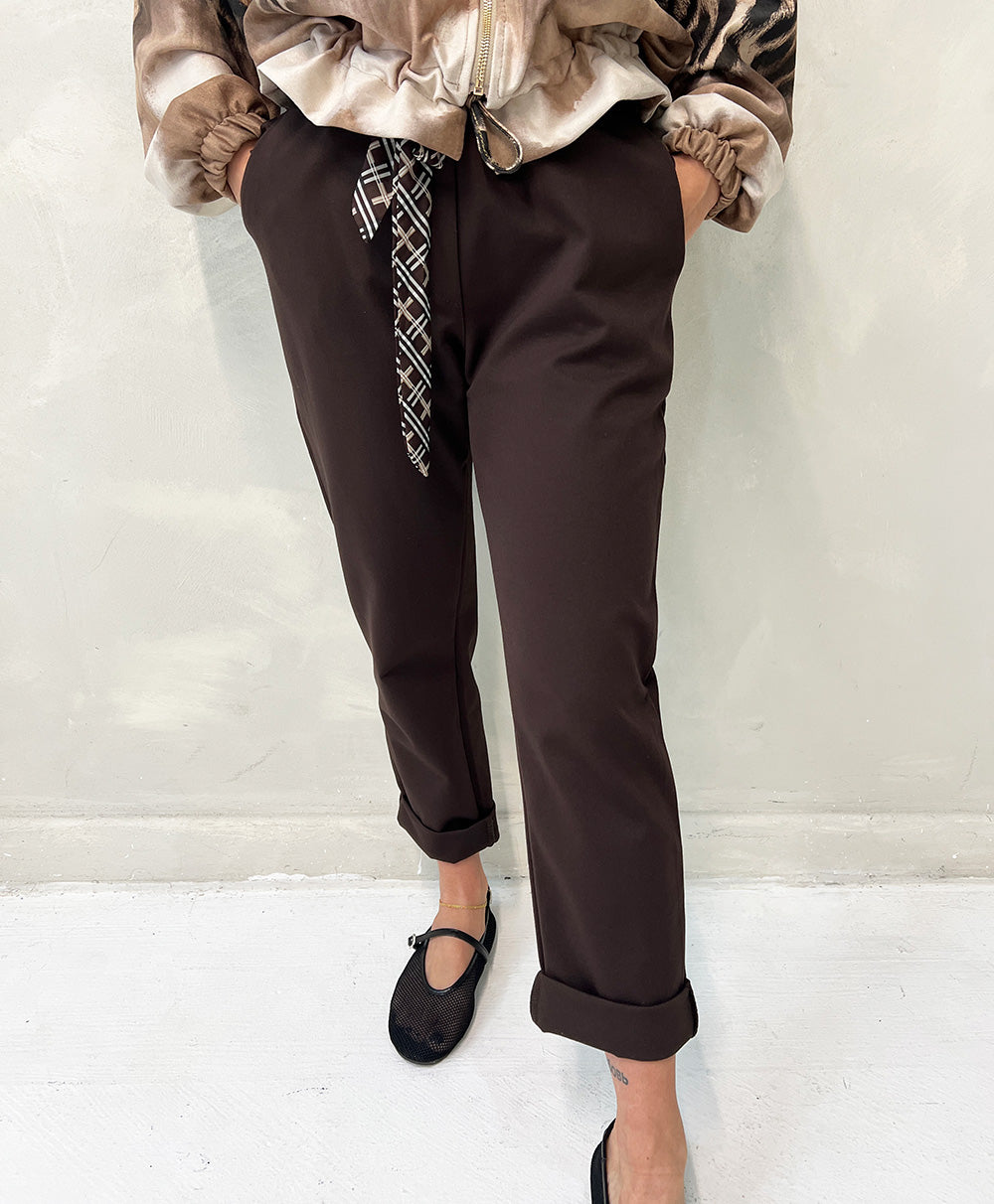 TIE WAIST TROUSERS IN CHOCOLATE