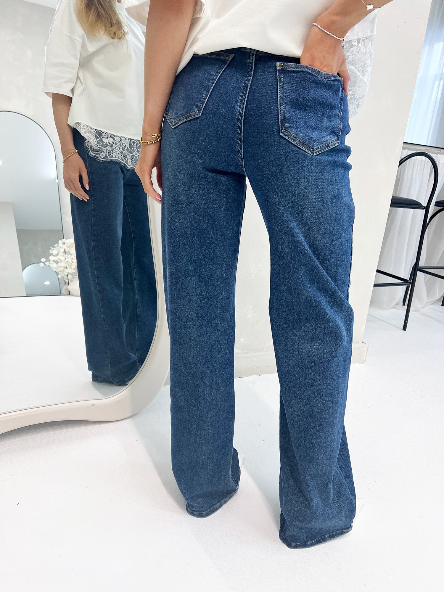 DENIM STRAIGHT LEG STRETCHY JEANS - Angeleene
