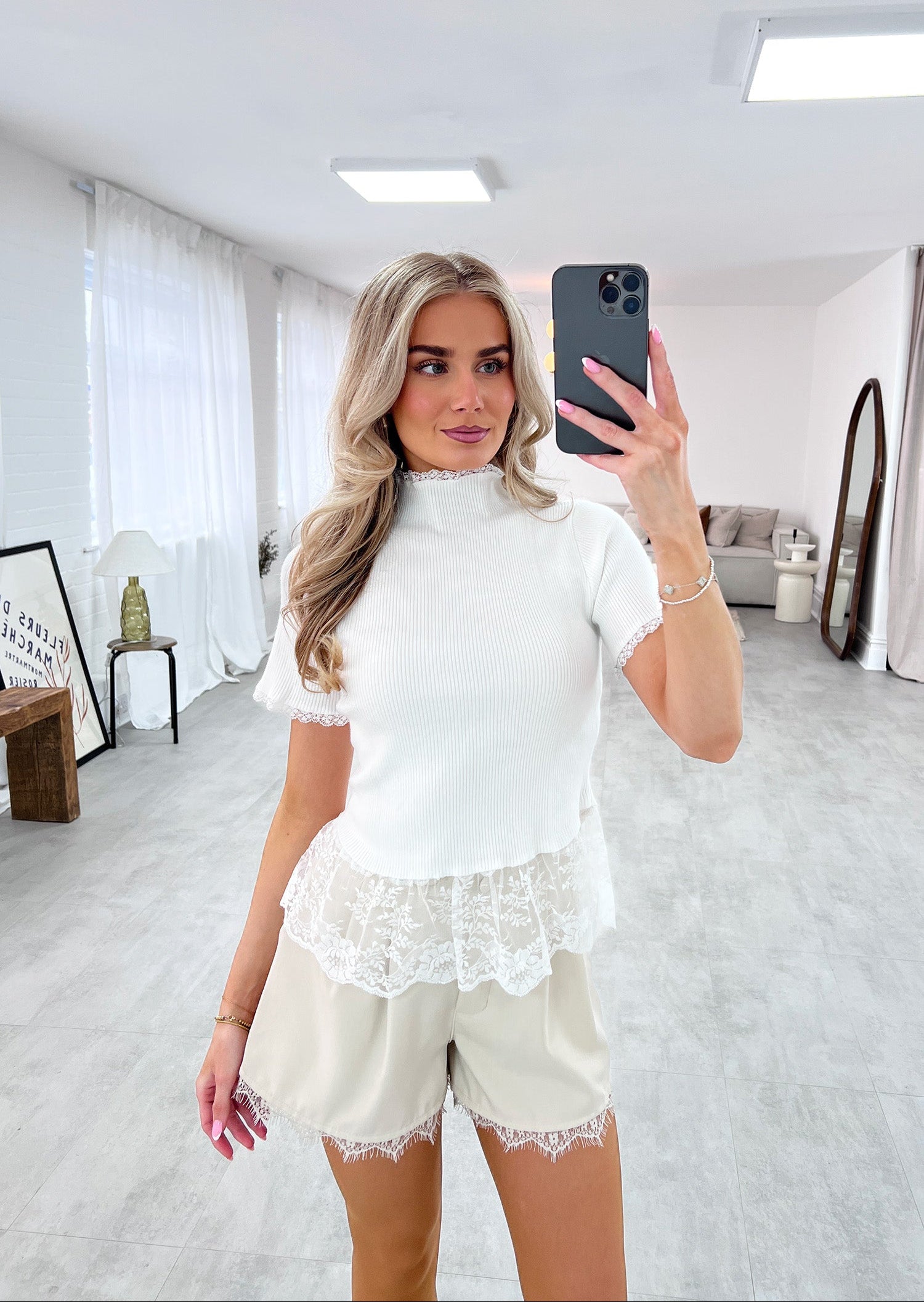 LACE DETAILS RIBBED TOP IN WHITE - Angeleene