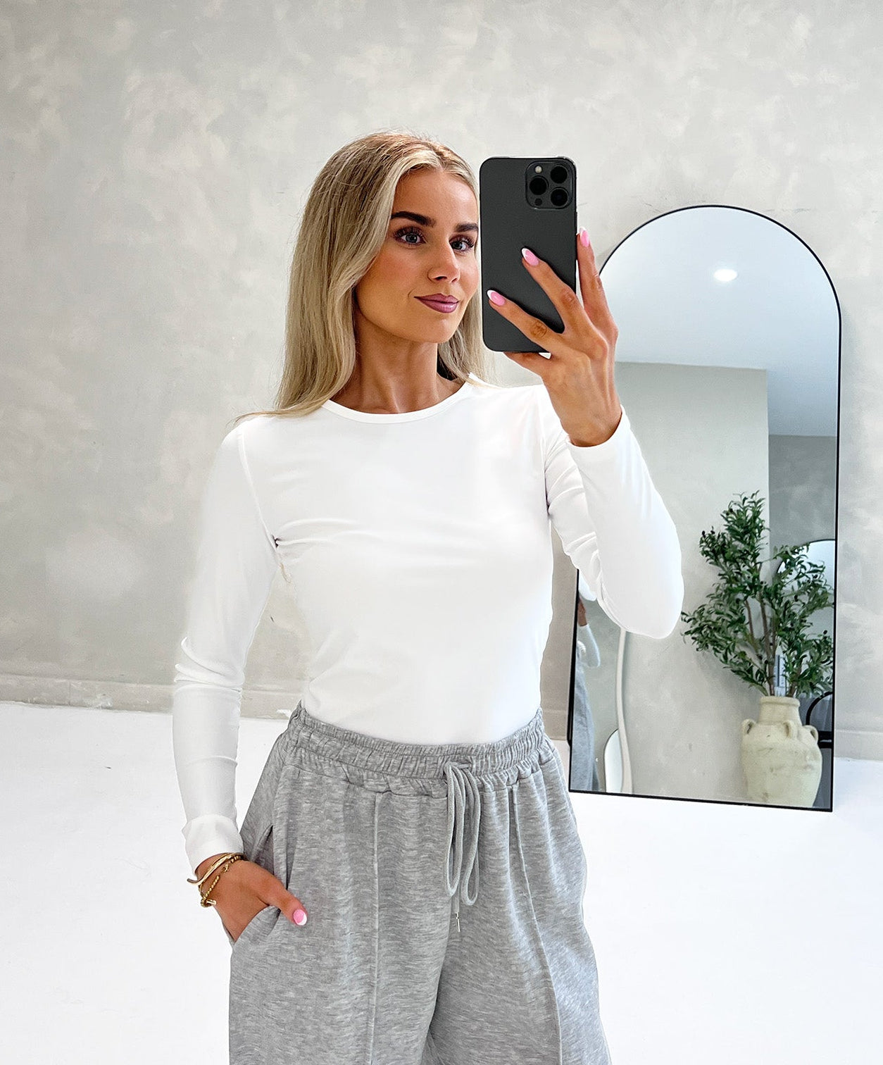 LONG SLEEVE STRETCH TOP IN WHITE - Angeleene